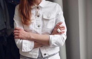 Gap’s Larissa Noble Falls In